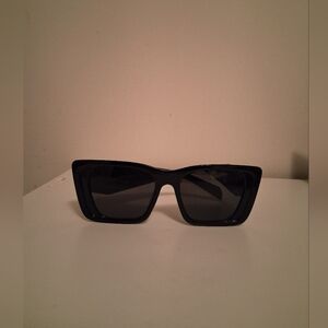 Chic Black Sunglasses